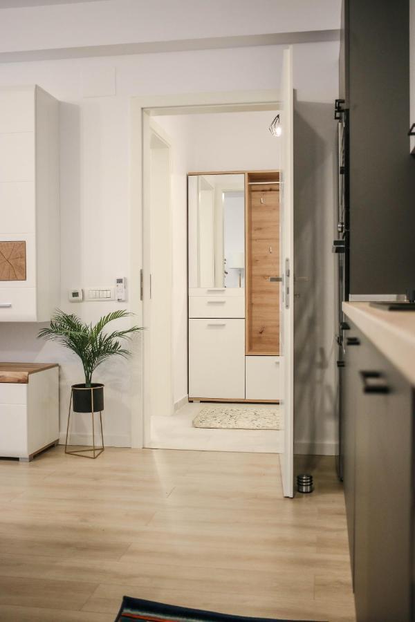 The Next Door Apartaments Bucarest Extérieur photo