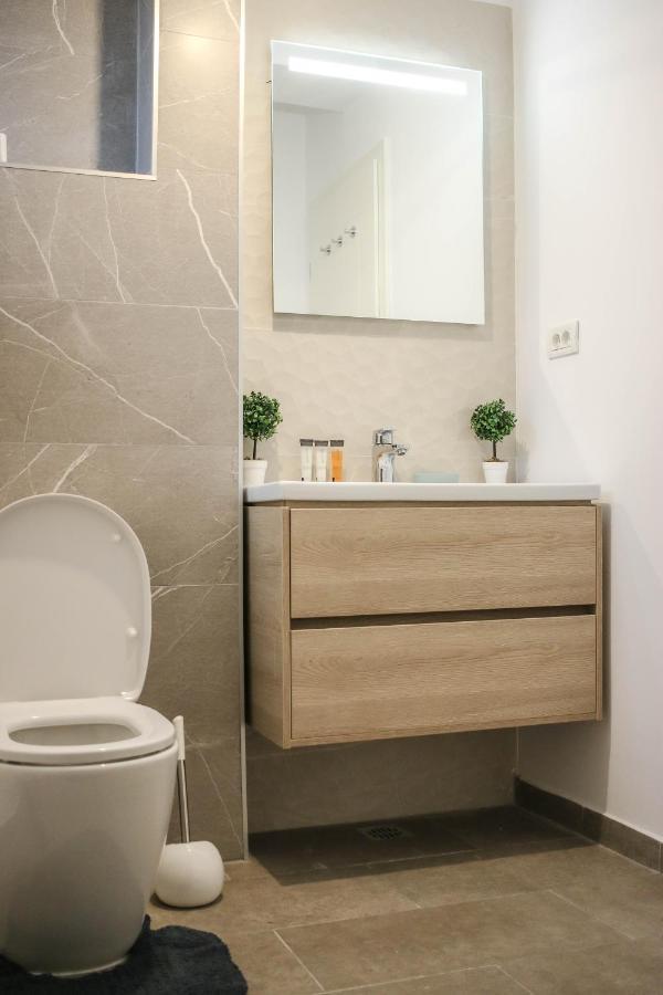 The Next Door Apartaments Bucarest Extérieur photo