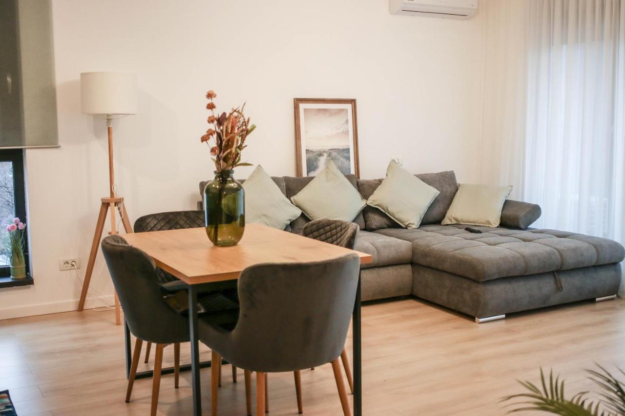The Next Door Apartaments Bucarest Extérieur photo