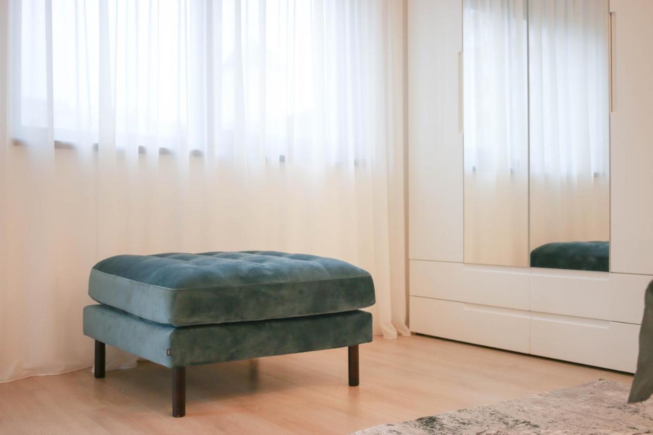 The Next Door Apartaments Bucarest Extérieur photo