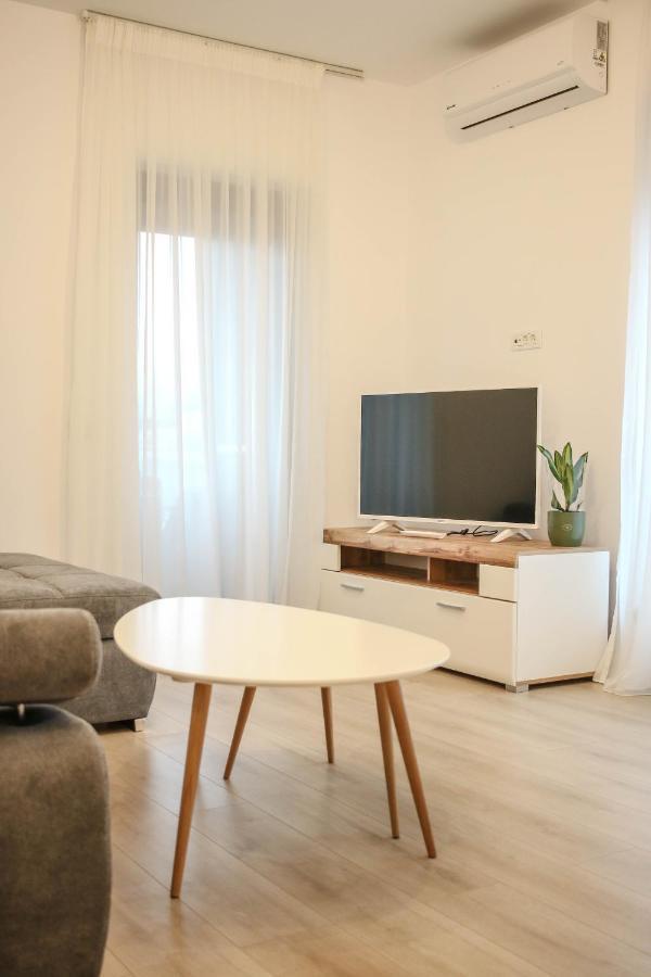 The Next Door Apartaments Bucarest Extérieur photo